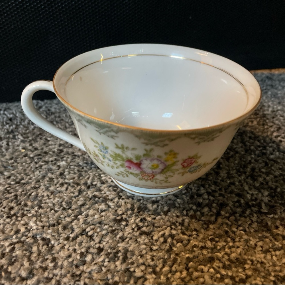 Vintage Sone China Tea Cup 2.25”x3.75” Made in Japan Floral Design